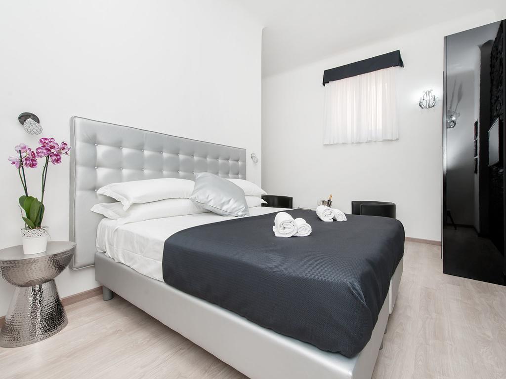 Black Rooms Colosseo โรม ห้อง รูปภาพ